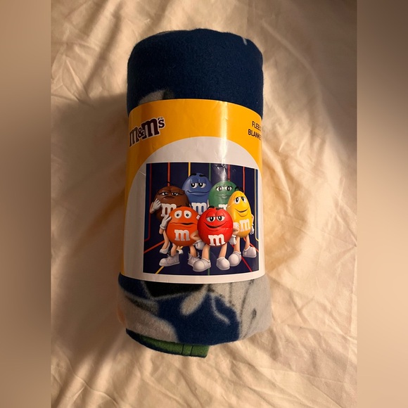 M&M'S Colorful Character Fleece Blanket - Picture 1 of 3